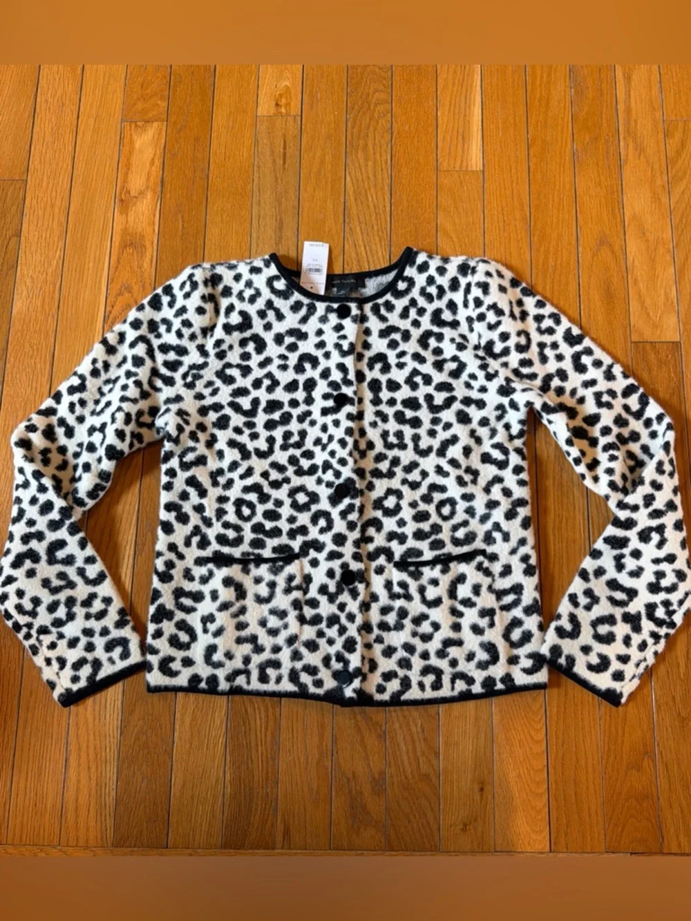 New $129 Ann Taylor Leopard Print Button Cardigan Sweater Sz XS Soft Jacquard - Picture 2 of 8